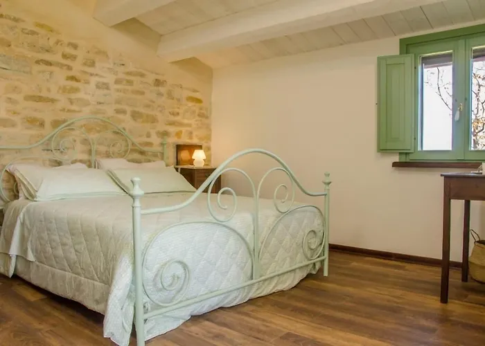 Le Voltarelle فندق مبيت وإفطار Serra San Quirico