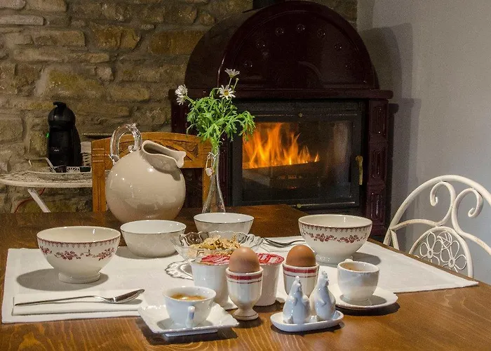 Le Voltarelle فندق مبيت وإفطار Serra San Quirico